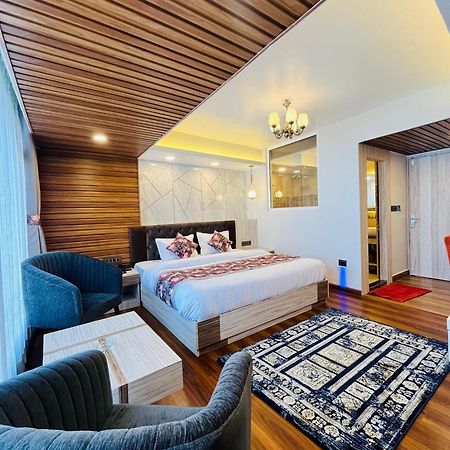 Luxury Stay At Hotel Broadway Boutique Mall Road Chowrasta Near Mahakal Temple Darjeeling  Bagian luar foto