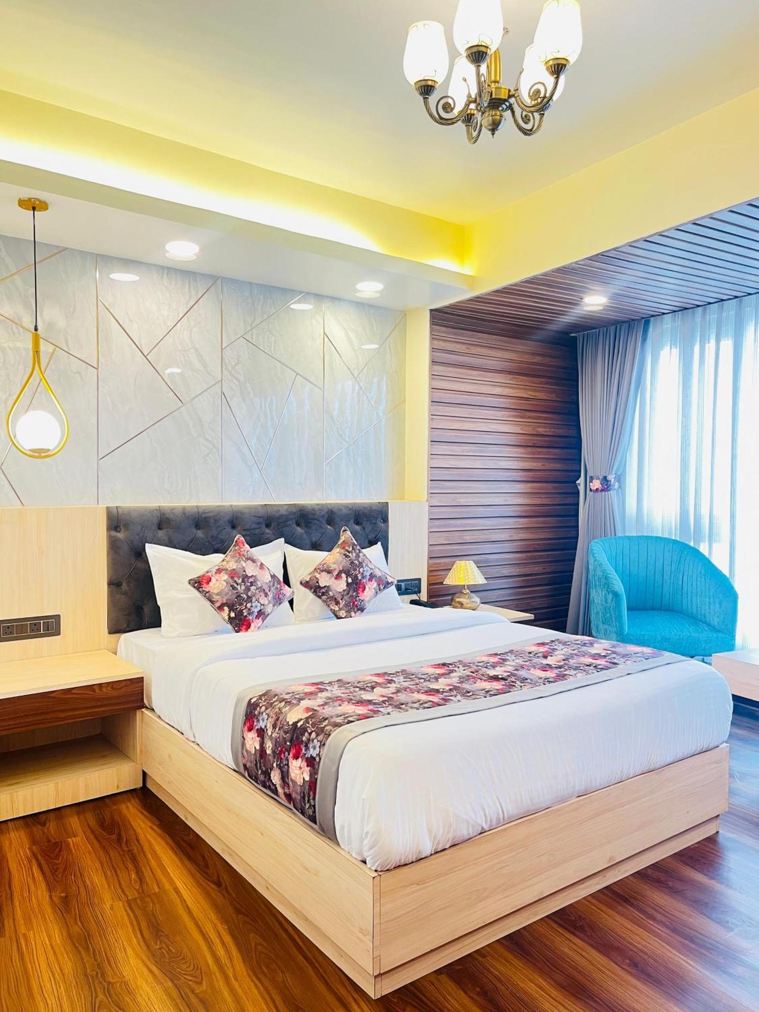 Luxury Stay At Hotel Broadway Boutique Mall Road Chowrasta Near Mahakal Temple Darjeeling  Bagian luar foto