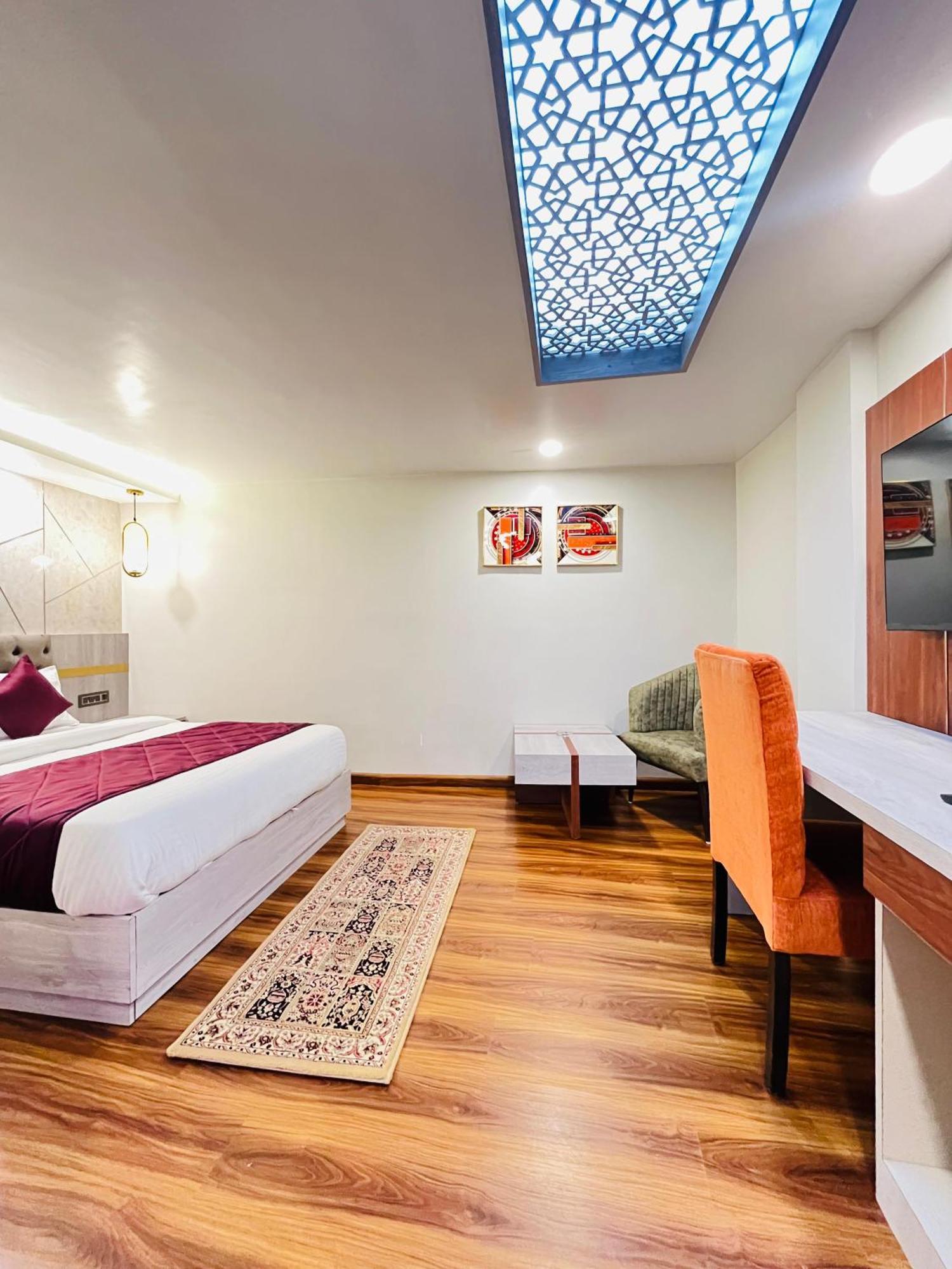 Luxury Stay At Hotel Broadway Boutique Mall Road Chowrasta Near Mahakal Temple Darjeeling  Bagian luar foto