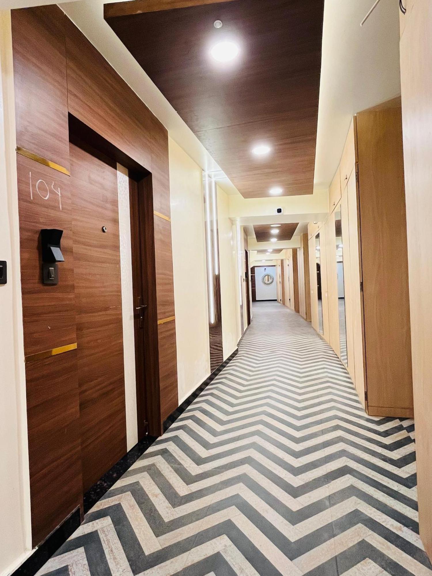 Luxury Stay At Hotel Broadway Boutique Mall Road Chowrasta Near Mahakal Temple Darjeeling  Bagian luar foto