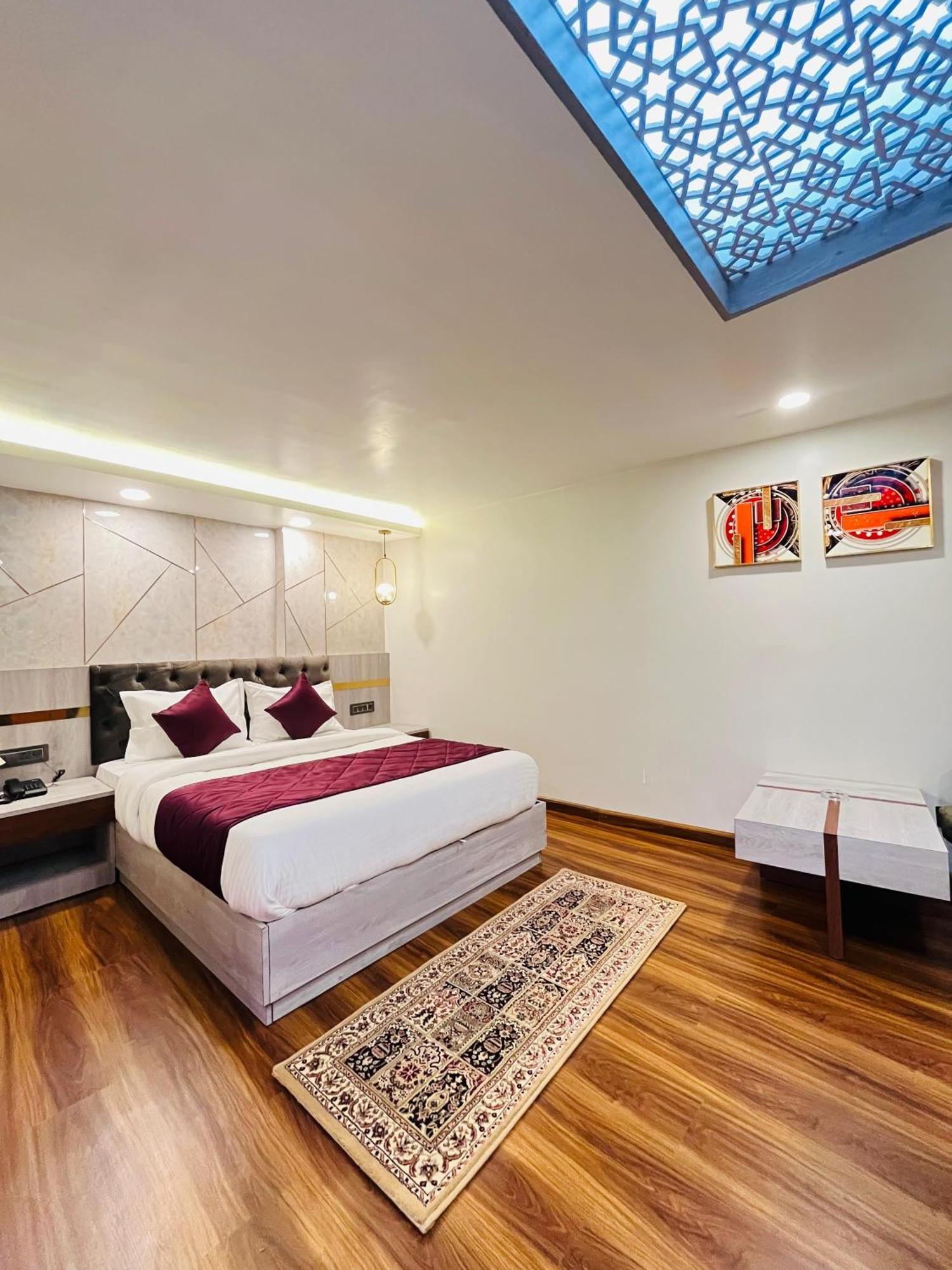 Luxury Stay At Hotel Broadway Boutique Mall Road Chowrasta Near Mahakal Temple Darjeeling  Bagian luar foto