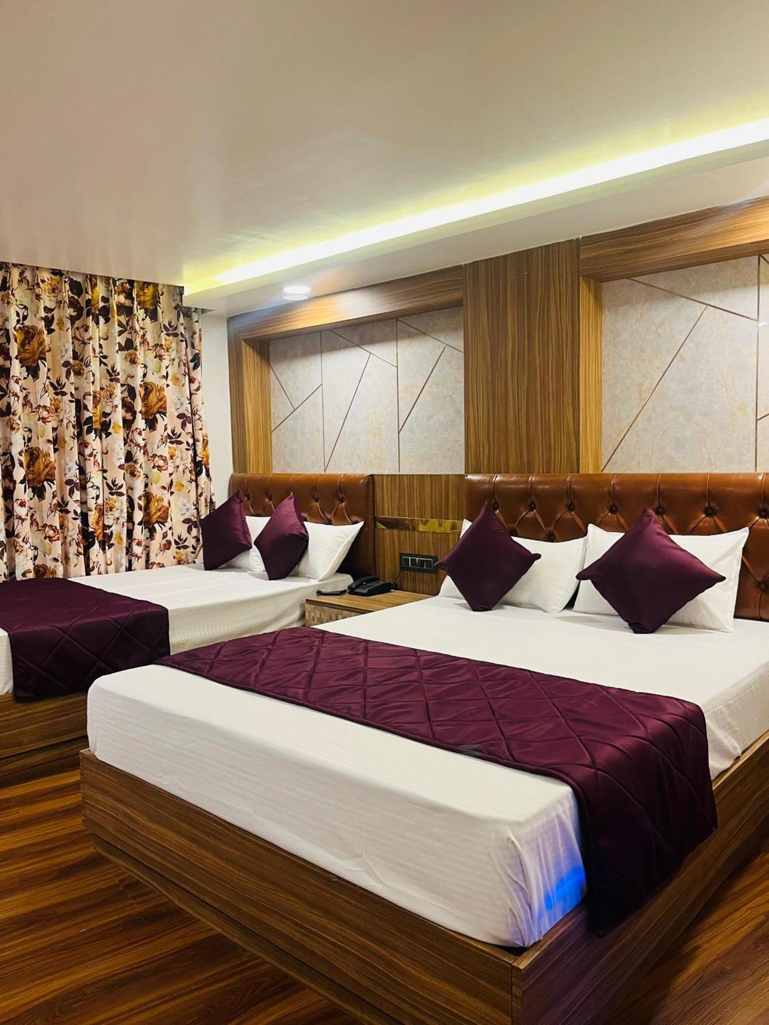 Luxury Stay At Hotel Broadway Boutique Mall Road Chowrasta Near Mahakal Temple Darjeeling  Bagian luar foto