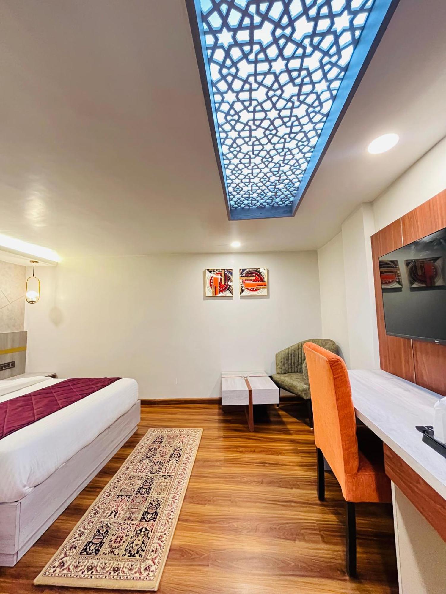 Luxury Stay At Hotel Broadway Boutique Mall Road Chowrasta Near Mahakal Temple Darjeeling  Bagian luar foto