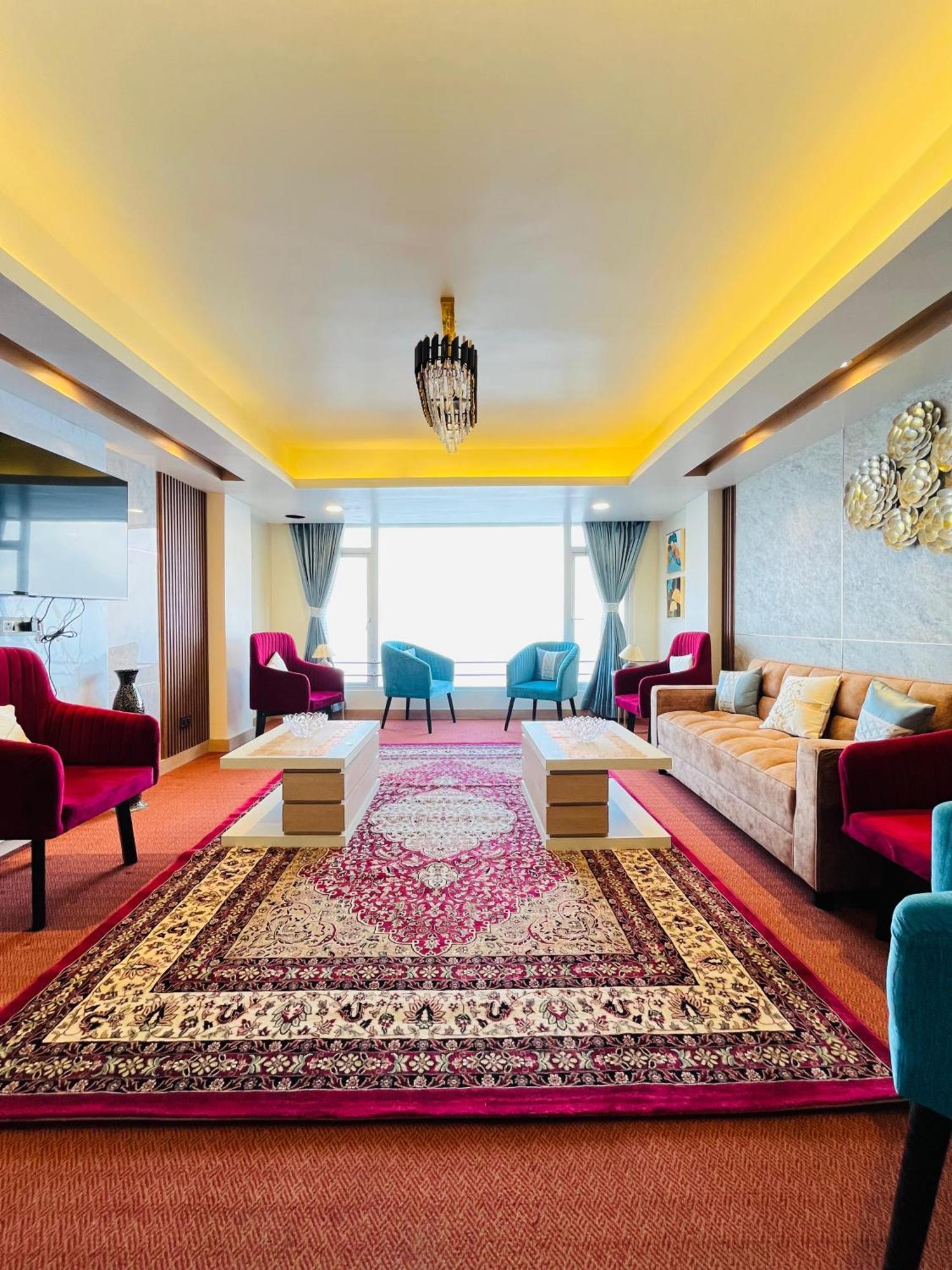 Luxury Stay At Hotel Broadway Boutique Mall Road Chowrasta Near Mahakal Temple Darjeeling  Bagian luar foto