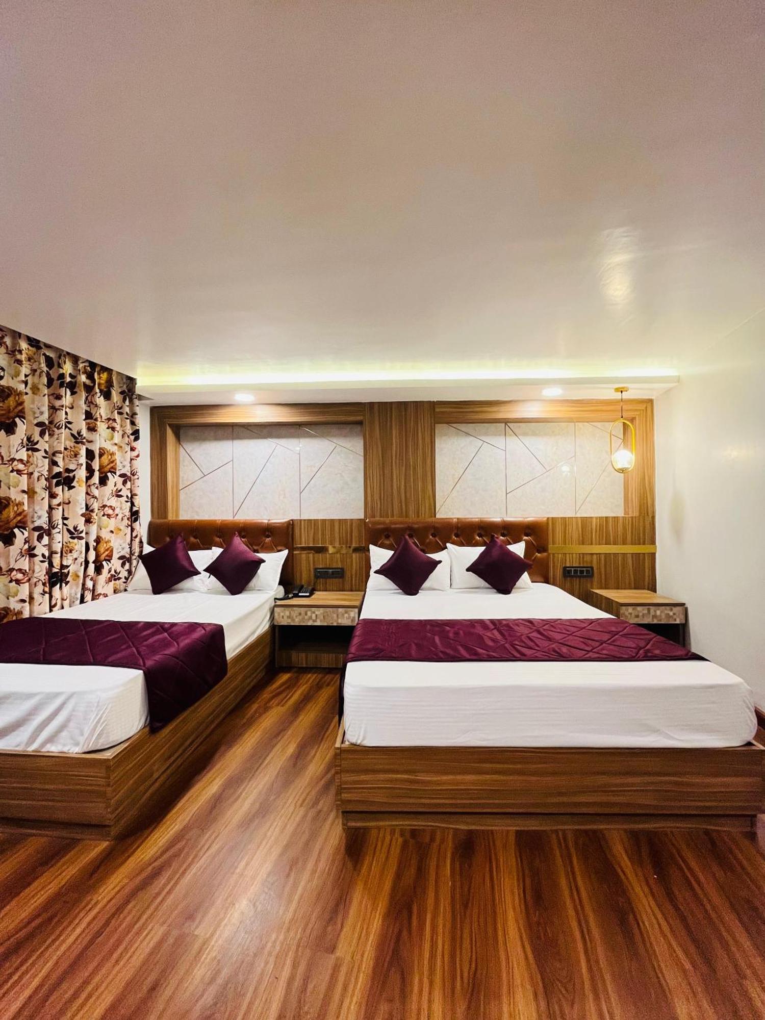Luxury Stay At Hotel Broadway Boutique Mall Road Chowrasta Near Mahakal Temple Darjeeling  Bagian luar foto