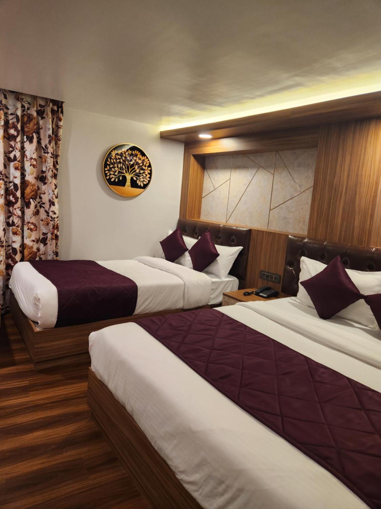 Luxury Stay At Hotel Broadway Boutique Mall Road Chowrasta Near Mahakal Temple Darjeeling  Bagian luar foto