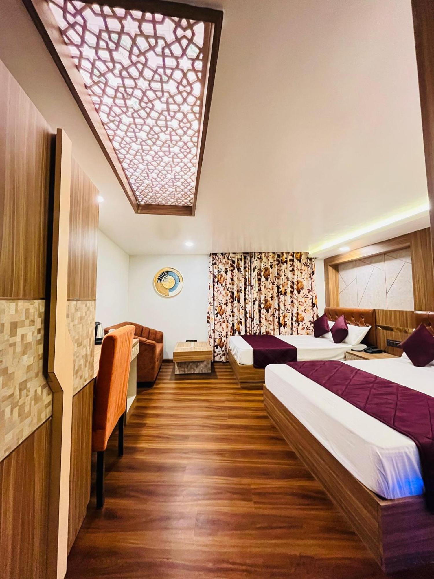 Luxury Stay At Hotel Broadway Boutique Mall Road Chowrasta Near Mahakal Temple Darjeeling  Bagian luar foto