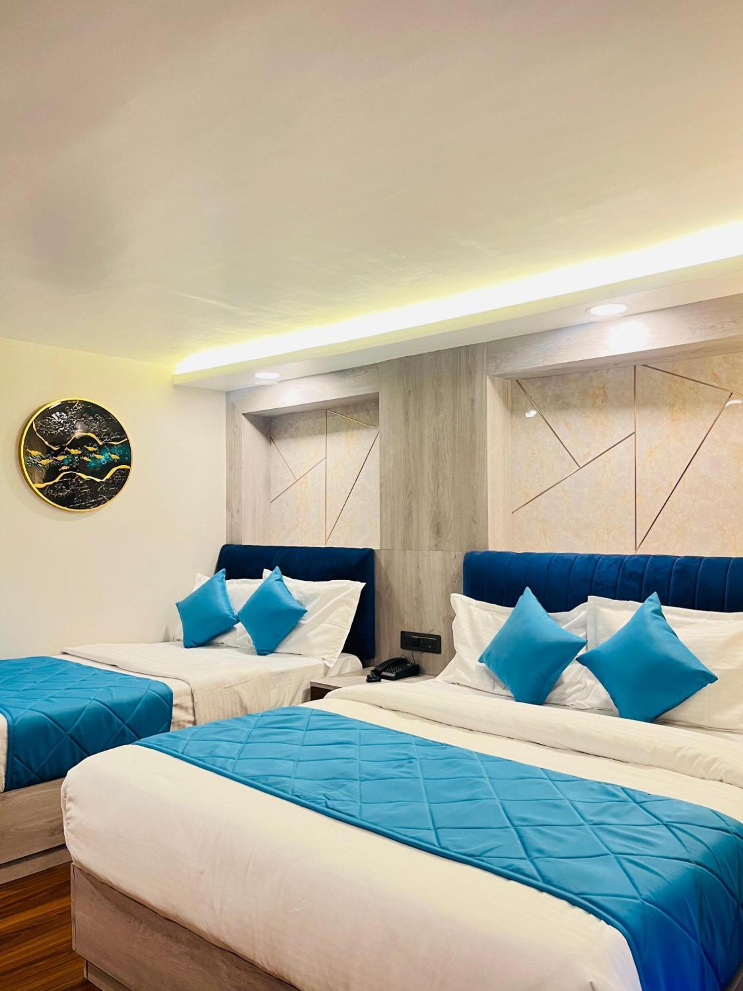 Luxury Stay At Hotel Broadway Boutique Mall Road Chowrasta Near Mahakal Temple Darjeeling  Bagian luar foto