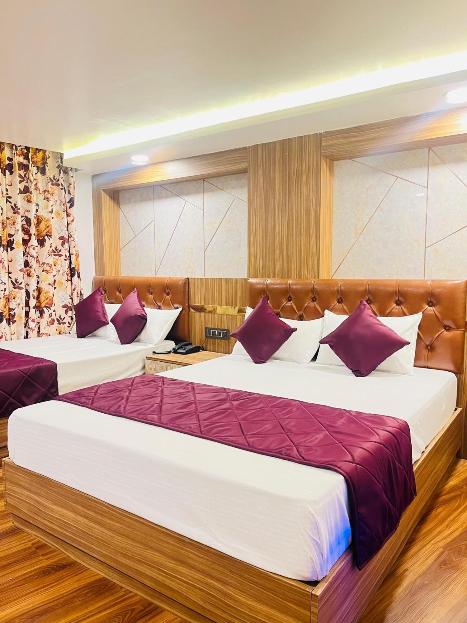 Luxury Stay At Hotel Broadway Boutique Mall Road Chowrasta Near Mahakal Temple Darjeeling  Bagian luar foto