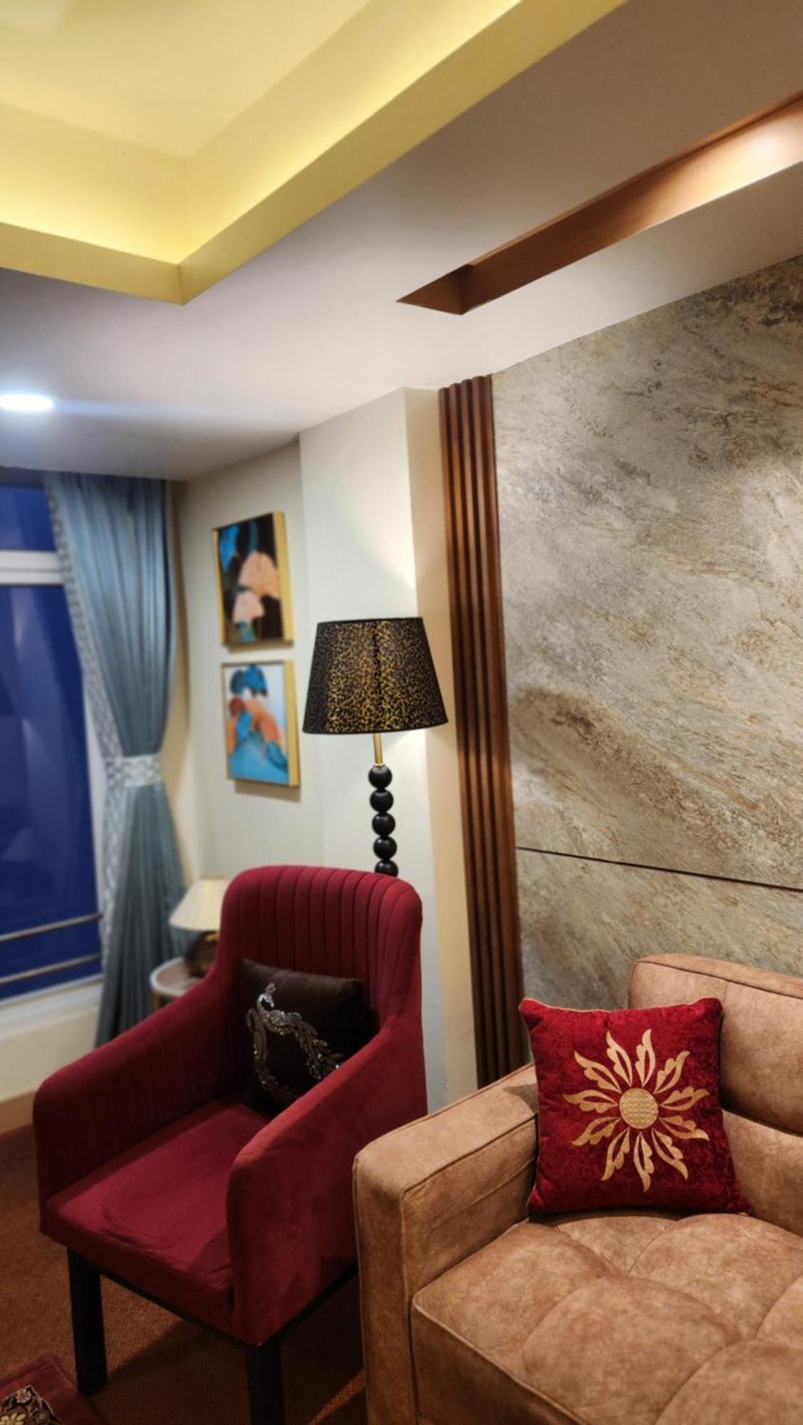 Luxury Stay At Hotel Broadway Boutique Mall Road Chowrasta Near Mahakal Temple Darjeeling  Bagian luar foto